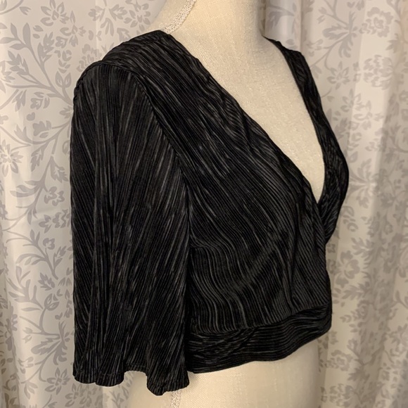 Cropped Top - Picture 3 of 3